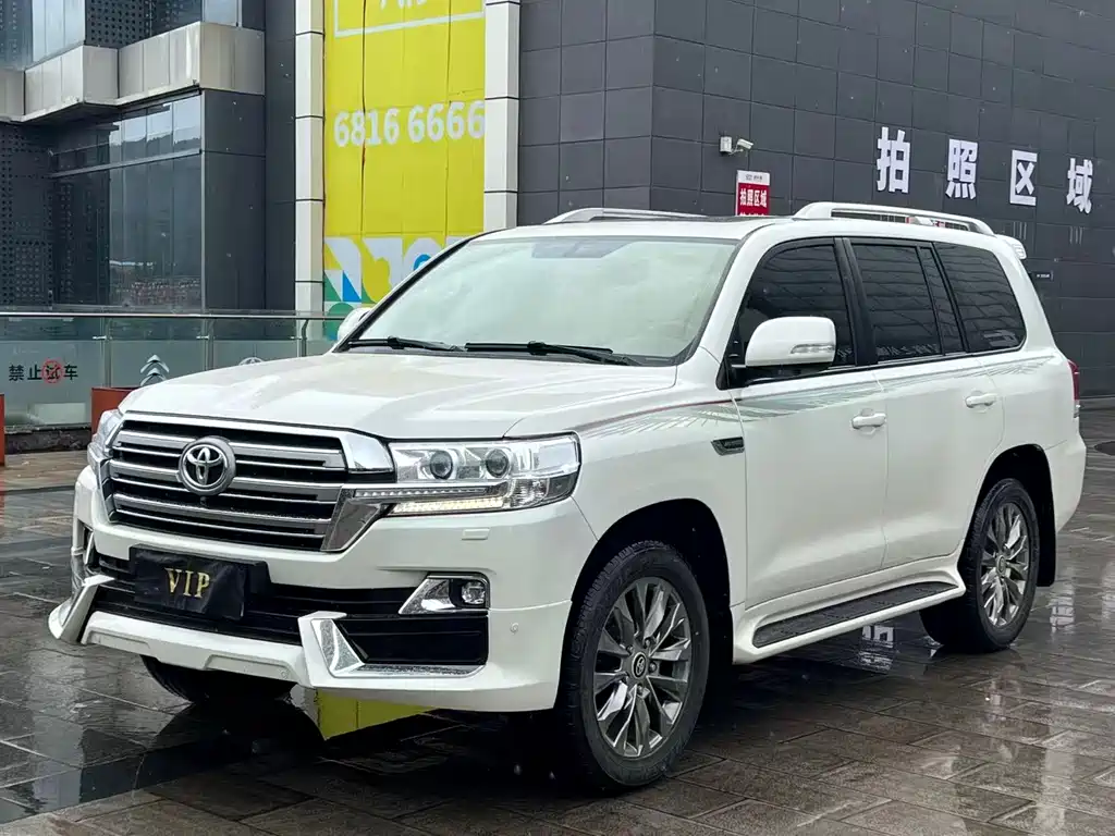 Toyota Land Cruiser 2020 — фото 1