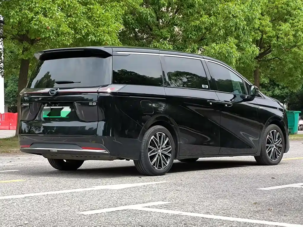 GAC Motor E8 PHEV 2024 — фото 13