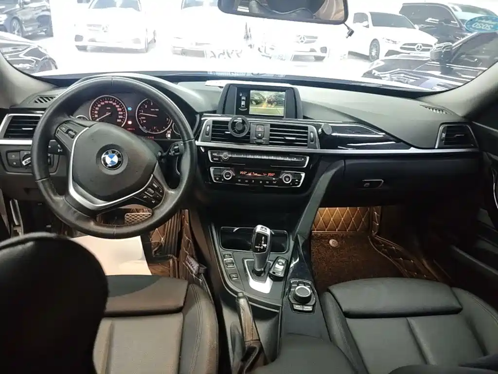 BMW 3 Series GT 2017 — фото 10