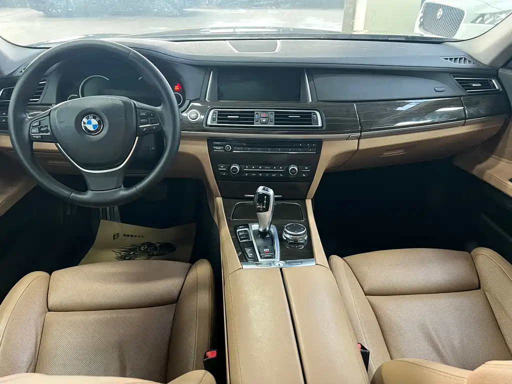 BMW 7 Series 2016 — фото 8