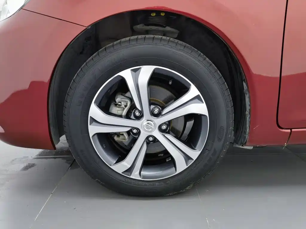 Nissan Tiida 2017 — фото 17
