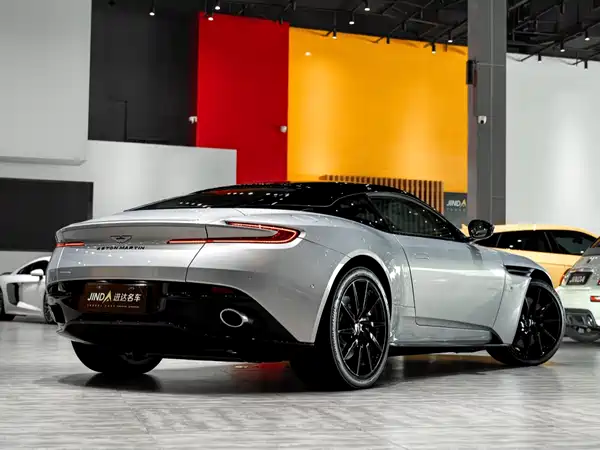 Aston Martin DB11 2017