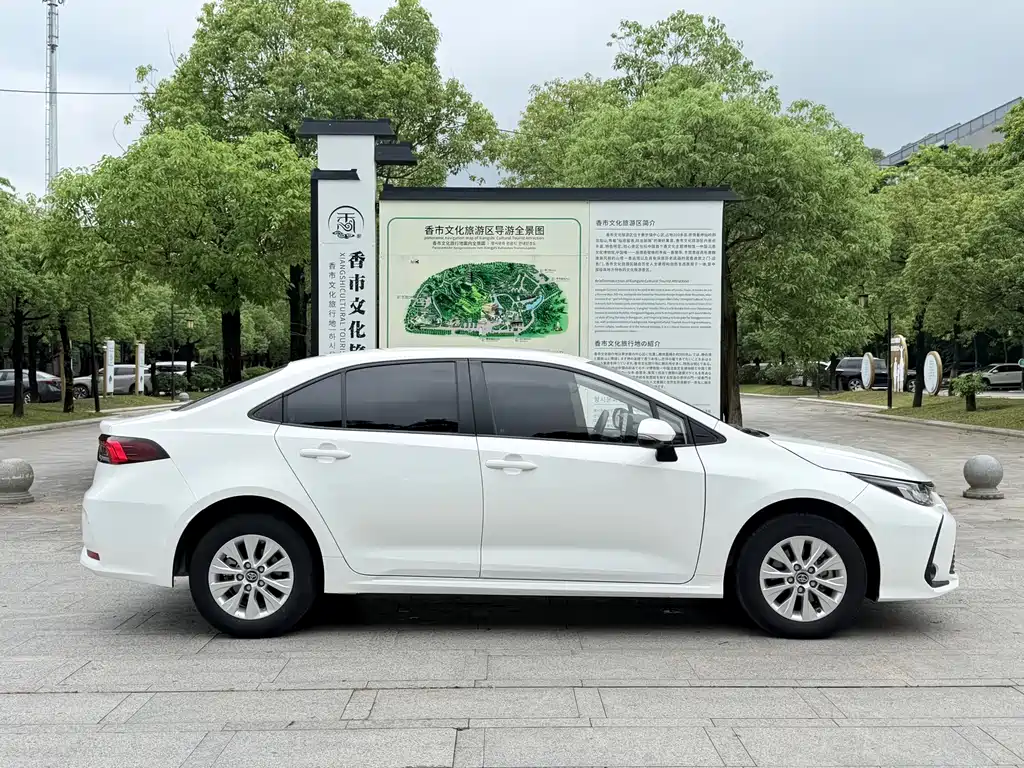 Toyota Corolla 2023 — фото 4