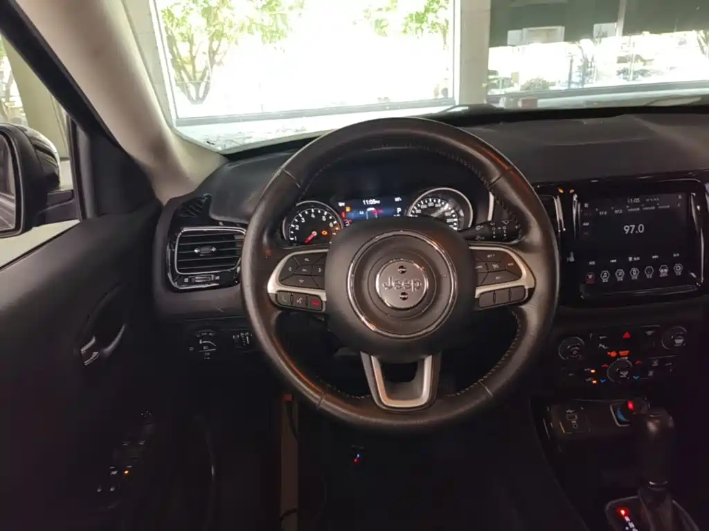 Jeep Compass 2021 — фото 11
