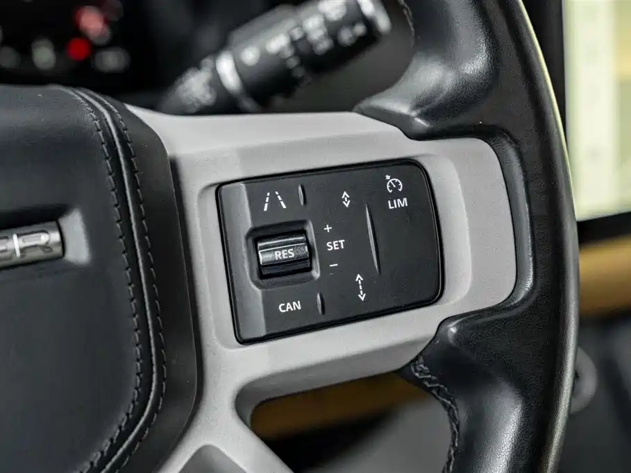 Land Rover Defender 2023 — фото 10