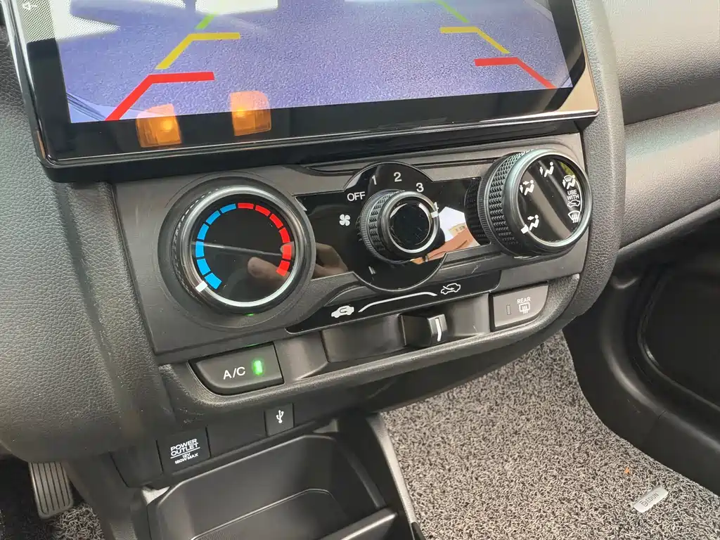 Honda Fit 2018 — фото 16