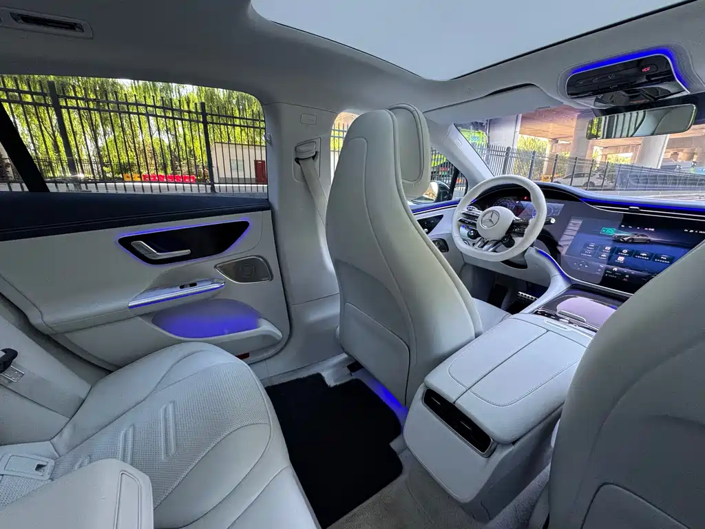 Mercedes-Benz EQE AMG 2023 — фото 22