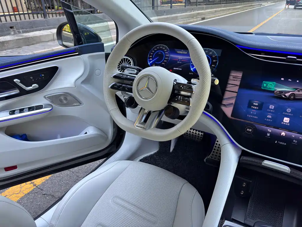 Mercedes-Benz EQE AMG 2023 — фото 12