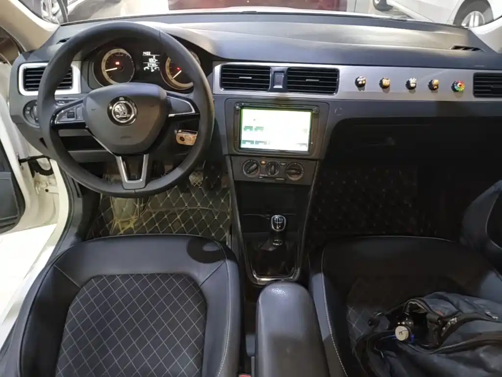 Skoda Rapid Spaceback 2018 — фото 10