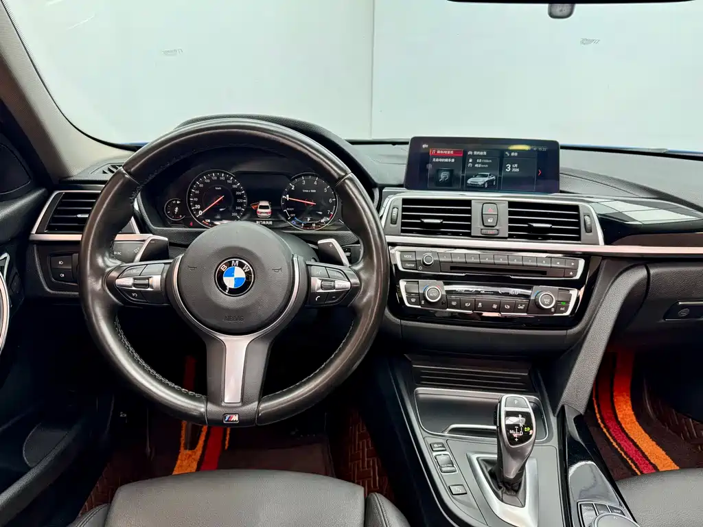 BMW 3 Series 2018 — фото 17