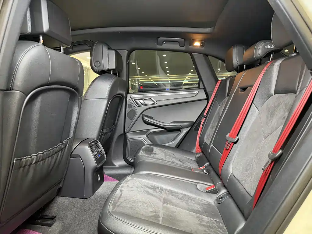 Porsche Macan 2019 — фото 16