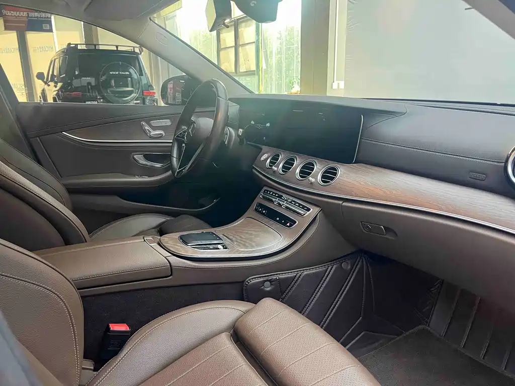 Mercedes-Benz E-Class 2023 — фото 12