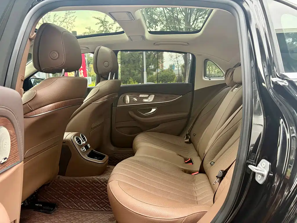 Mercedes-Benz E-Class 2023 — фото 23