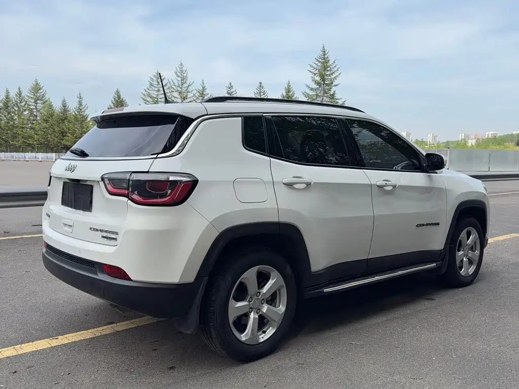 Jeep Compass 2017 — фото 9