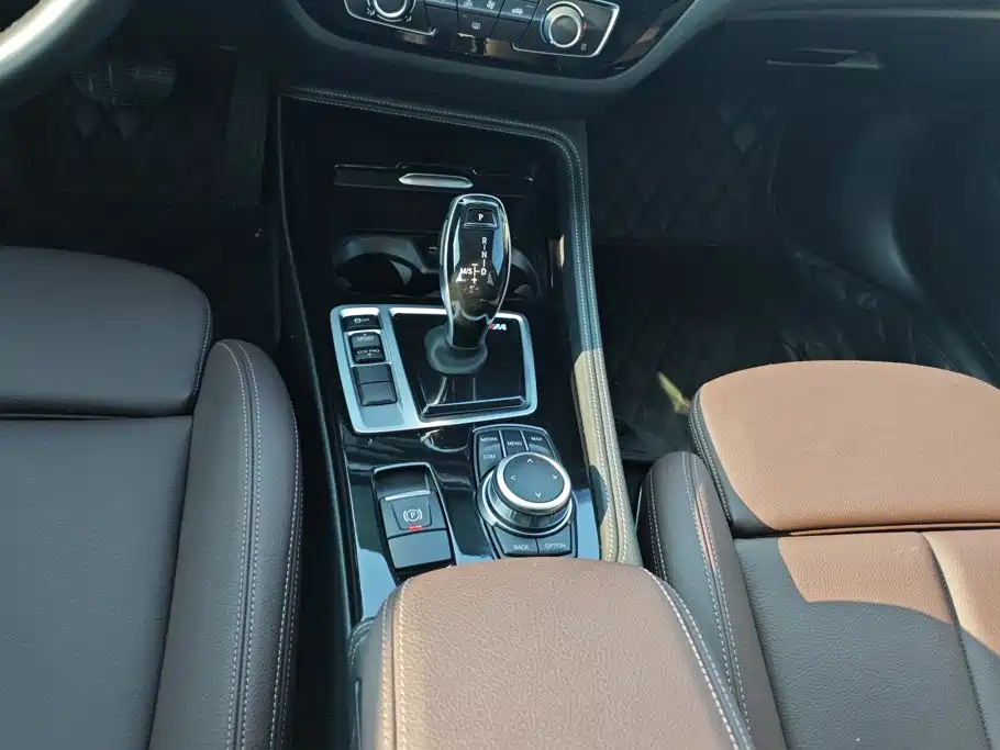 BMW 1 Series 2023 — фото 16