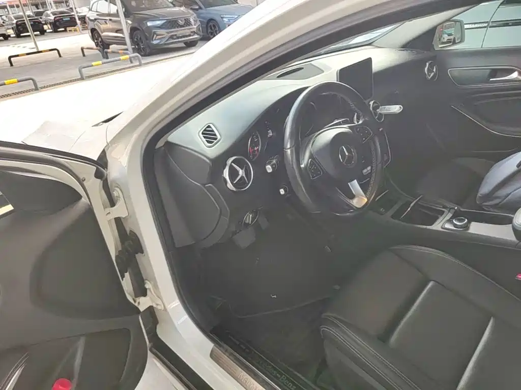 Mercedes-Benz GLA 2018 — фото 16
