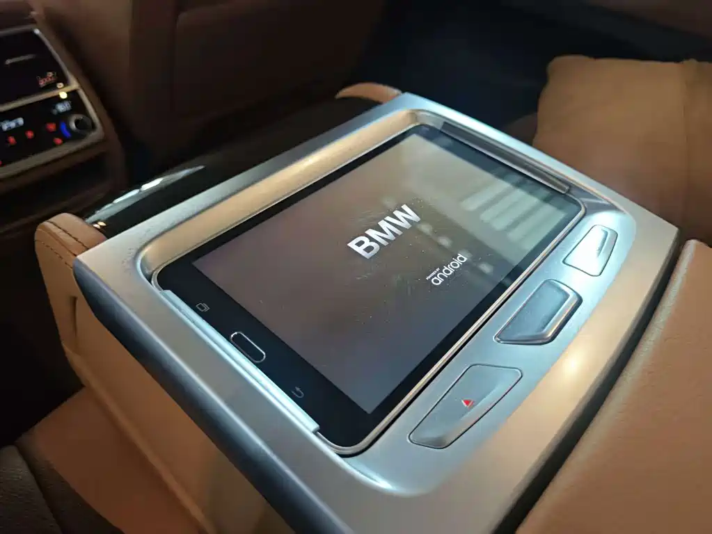 BMW 7 Series 2017 — фото 12
