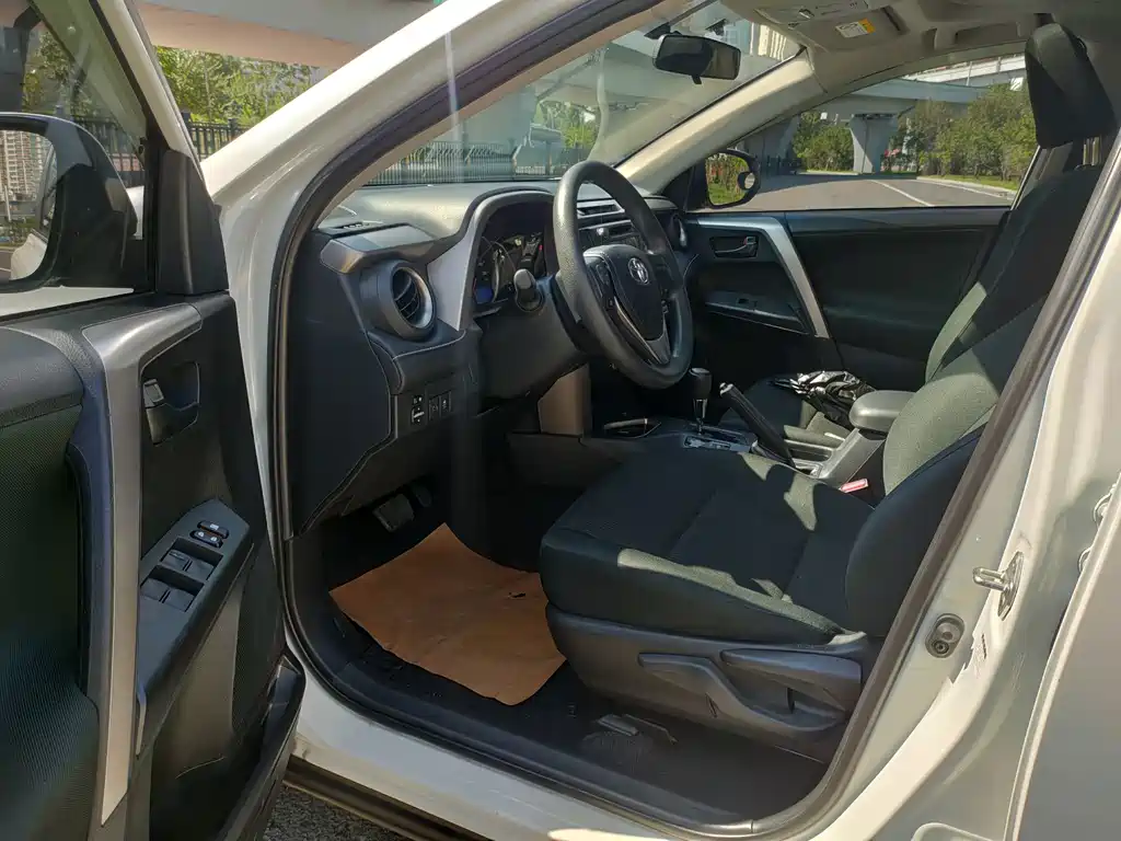 Toyota RAV4 2019 — фото 14