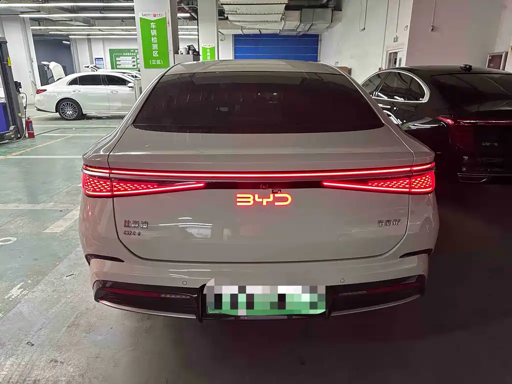 BYD Seal 07 DM-i 2025 — фото 10