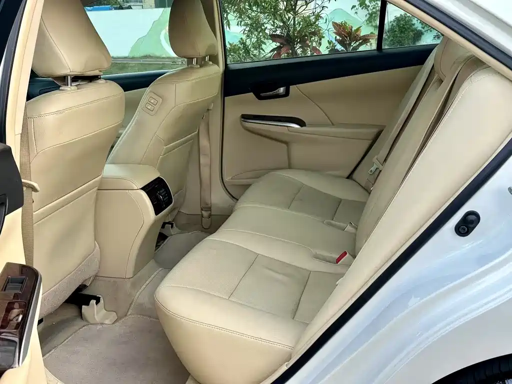 Toyota Camry 2015 — фото 6