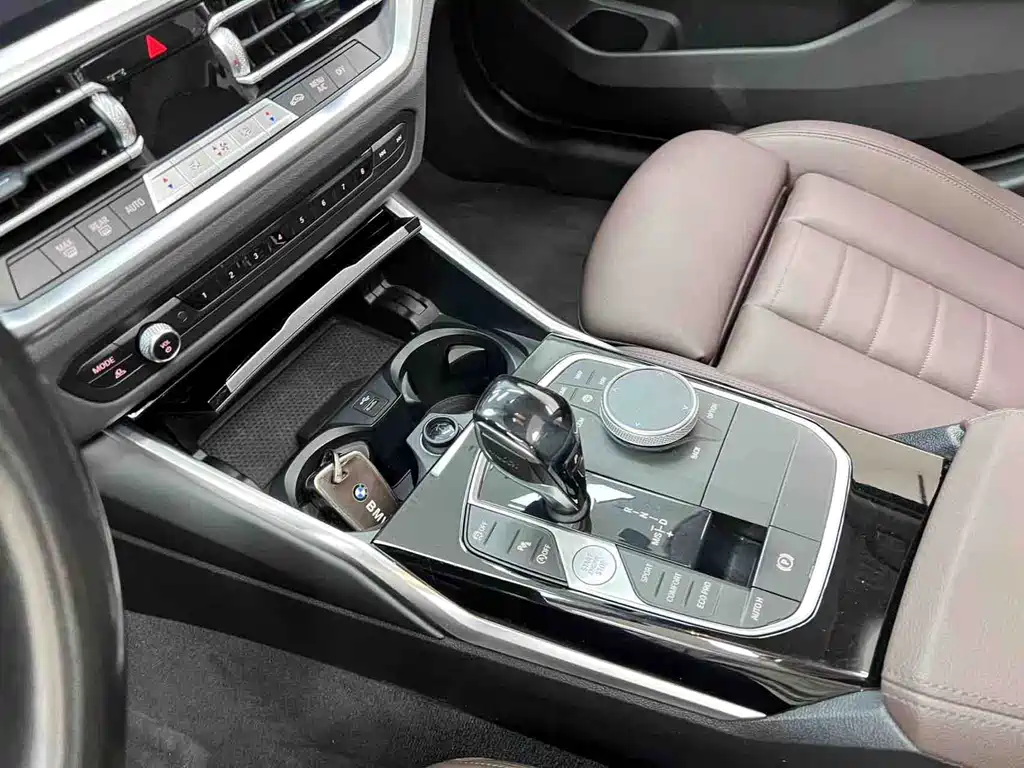 BMW 3 Series 2021 — фото 16