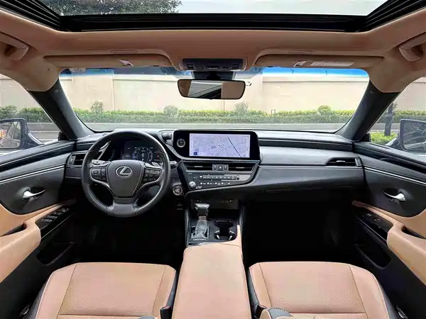 Lexus ES 2024