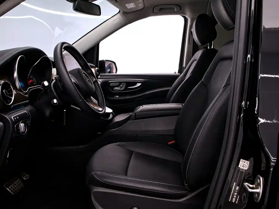 Mercedes-Benz V-Class 2021 — фото 14