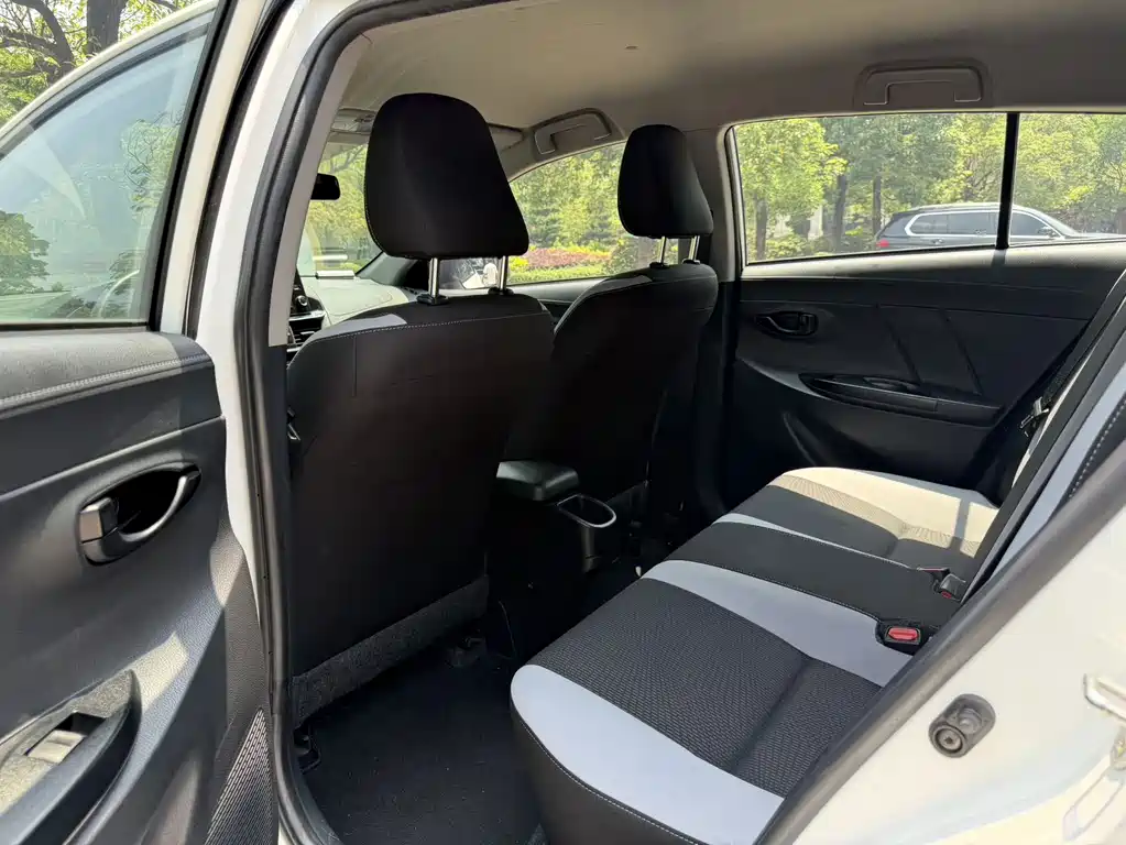 Toyota Yaris L 2020 — фото 9