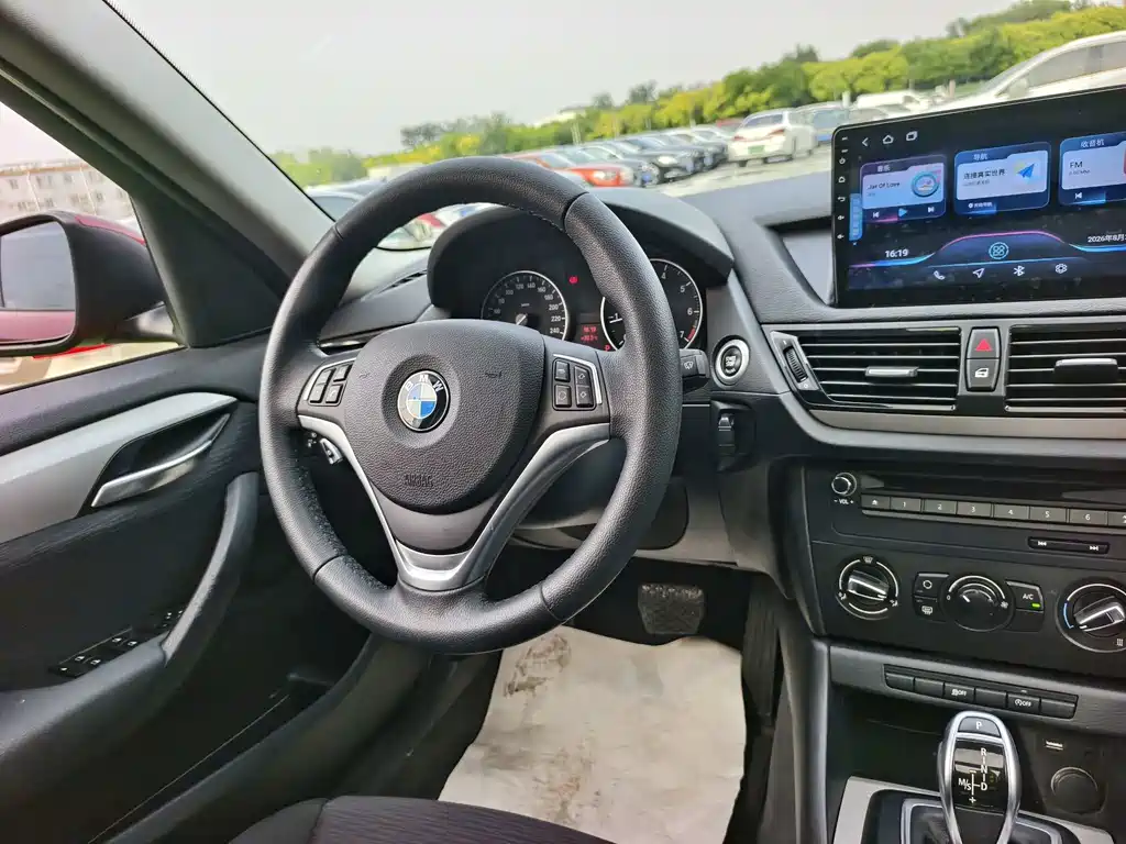BMW X1 2014 — фото 12