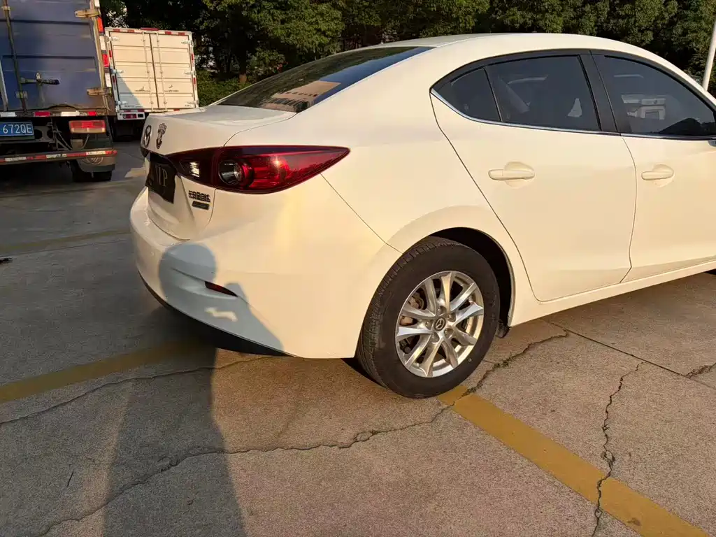 Mazda 3 Axela 2017 — фото 10
