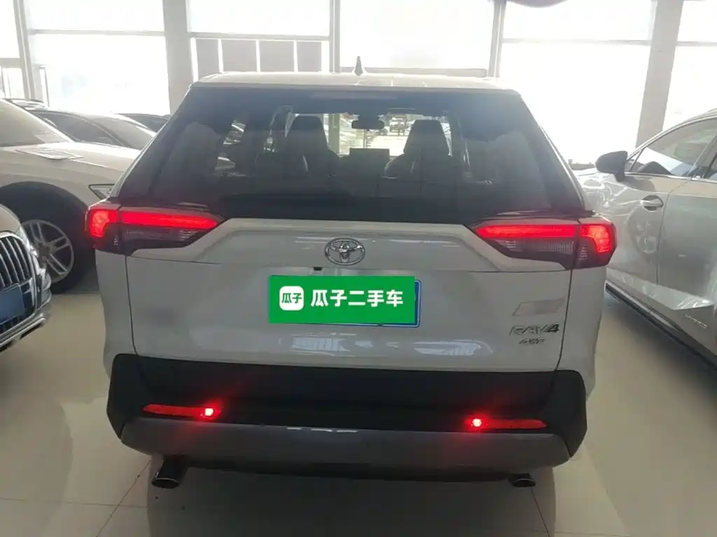 Toyota RAV4 2020 — фото 6