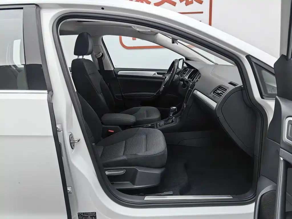 Volkswagen Golf Pure Electric 2020 — фото 23