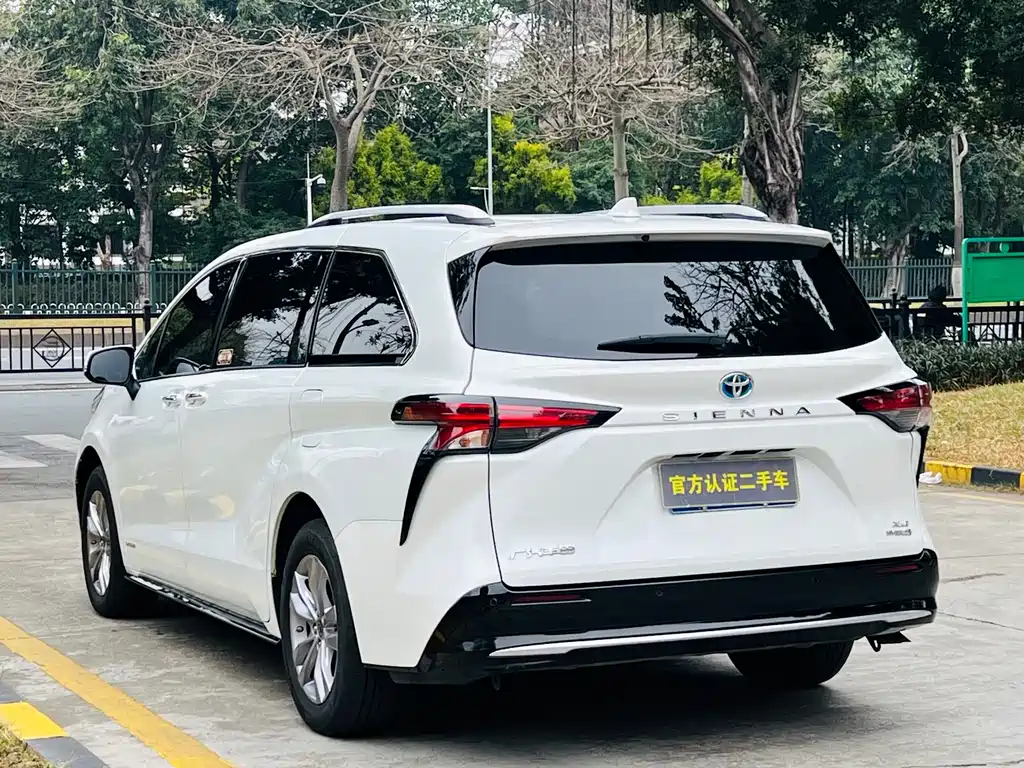 Toyota Sienna 2023 — фото 6