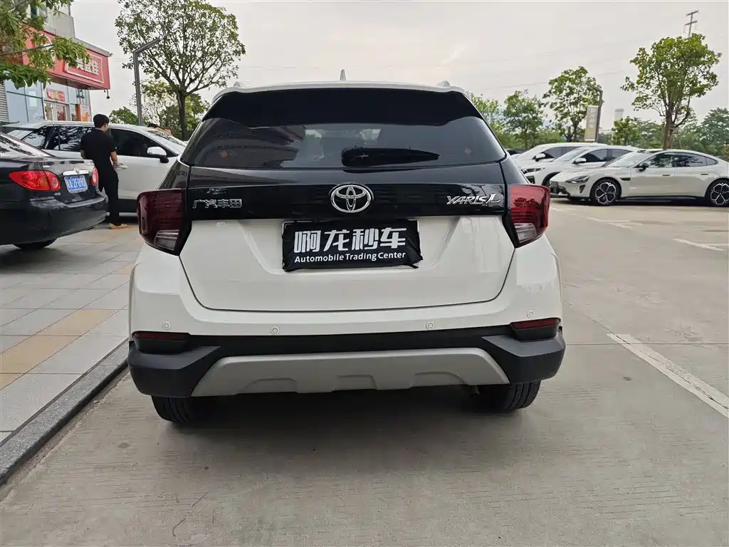 Toyota Yaris L 2023 — фото 19
