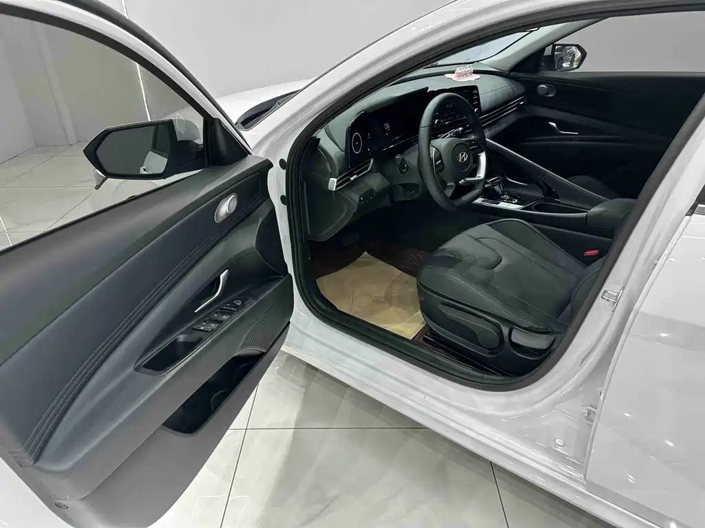 Hyundai Elantra 2024