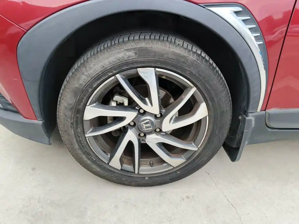 Luxgen U5 SUV 2018 — фото 23