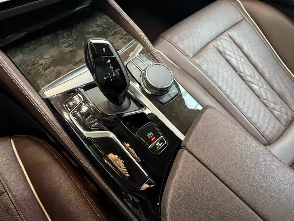 BMW 5 Series 2023 — фото 12