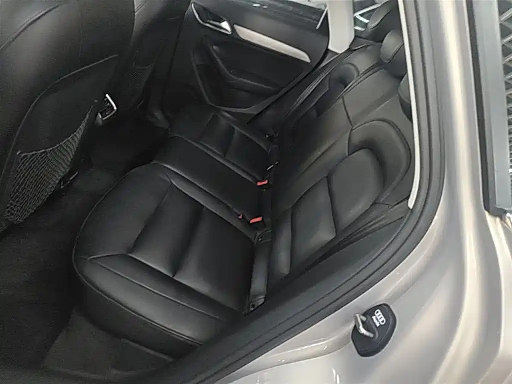 Audi Q3 2013 — фото 13