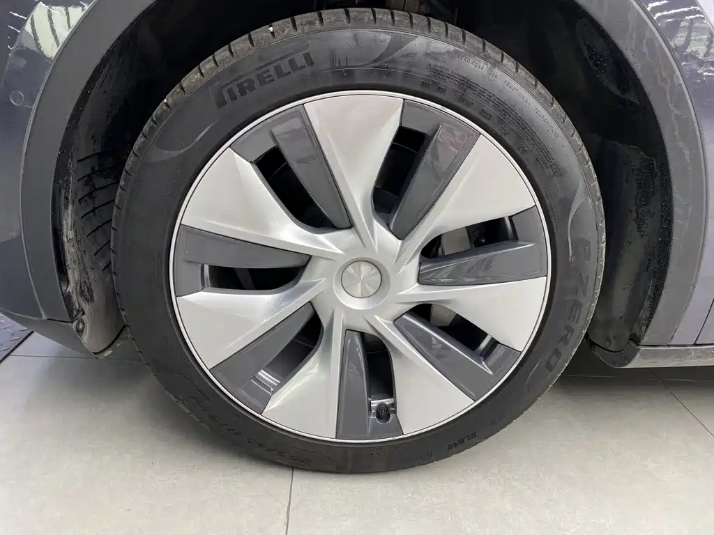 Tesla Model Y 2023 — фото 13