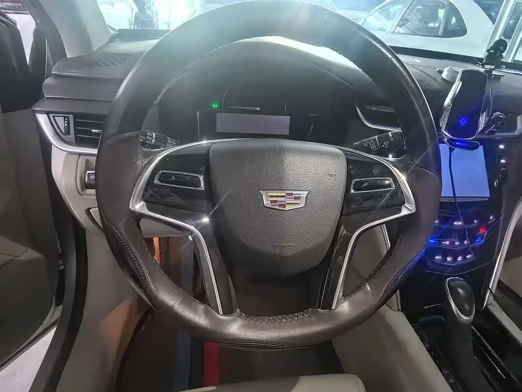 Cadillac XTS 2017 — фото 13
