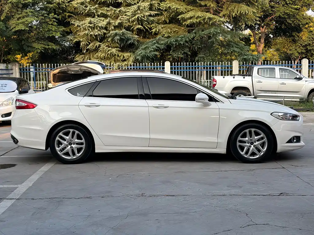 Ford Mondeo 2014 — фото 16