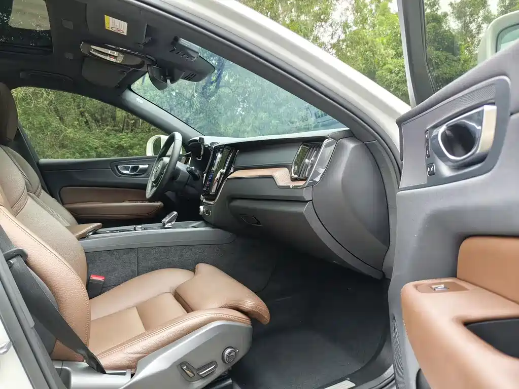 Volvo XC60 PHEV 2024 — фото 18