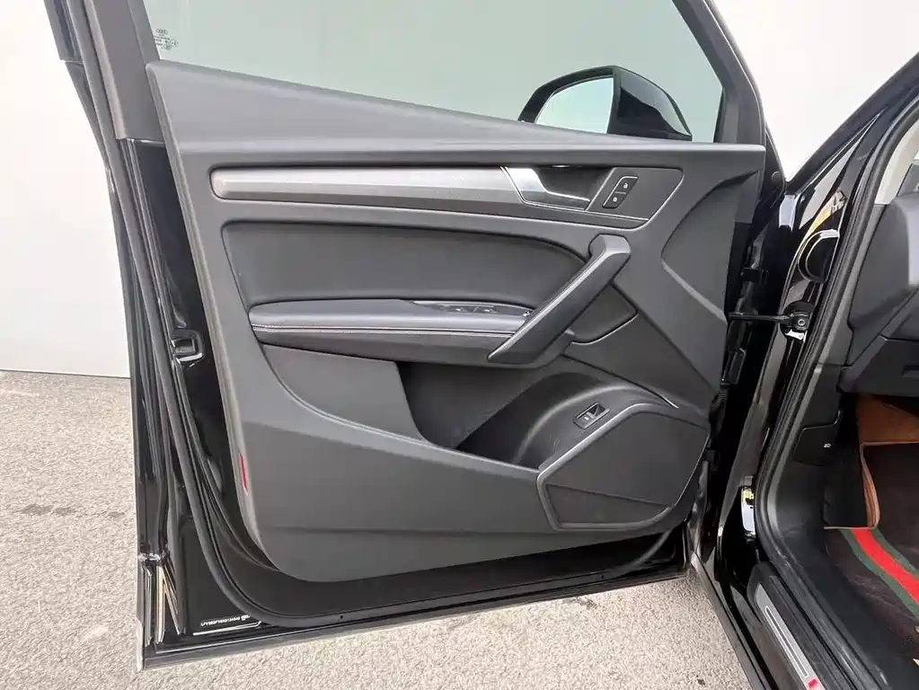 Audi Q5L 2023 — фото 16