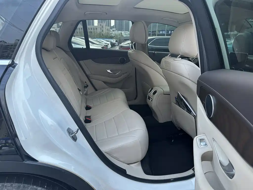Mercedes-Benz GLC 2017 — фото 12