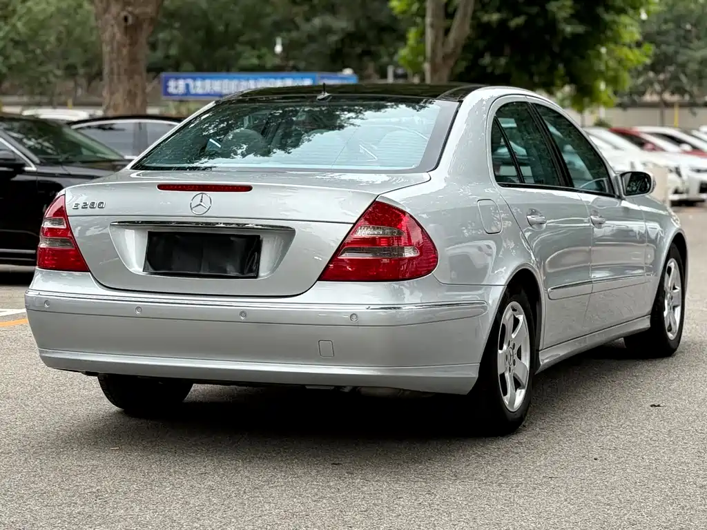 Mercedes-Benz E-Class 2006 — фото 20