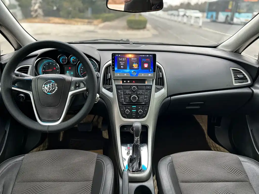 Buick Excelle 2013 — фото 12