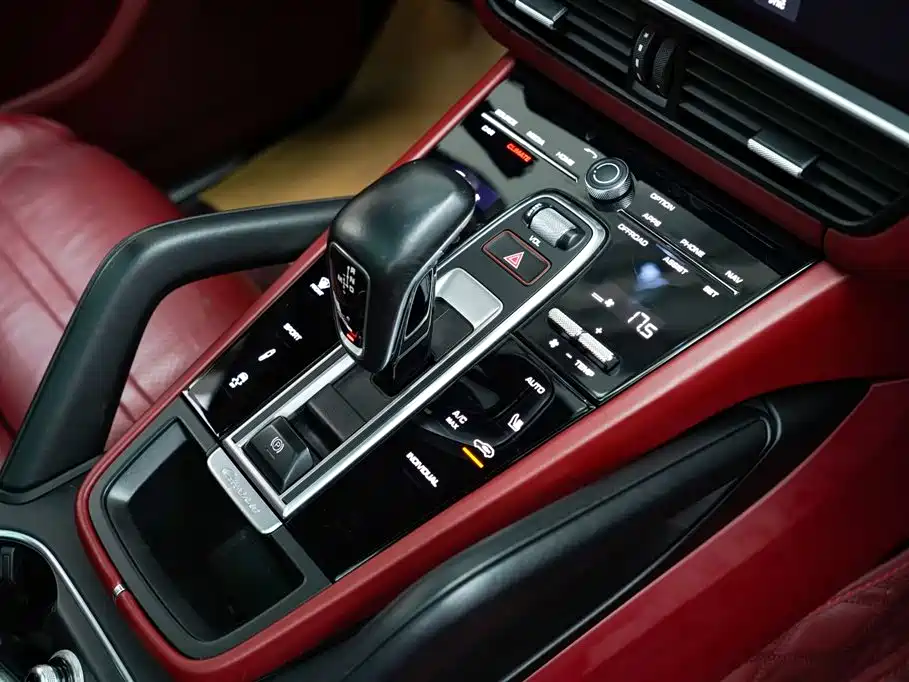 Porsche Cayenne 2020 — фото 11