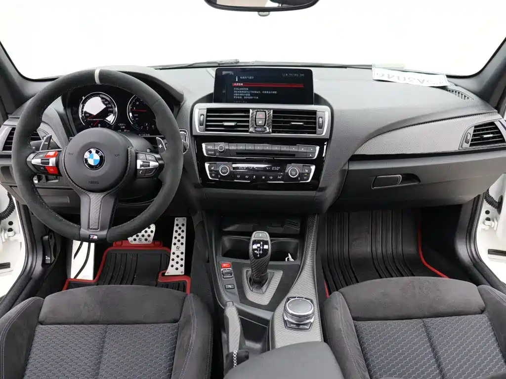BMW 1 Series 2017 — фото 13
