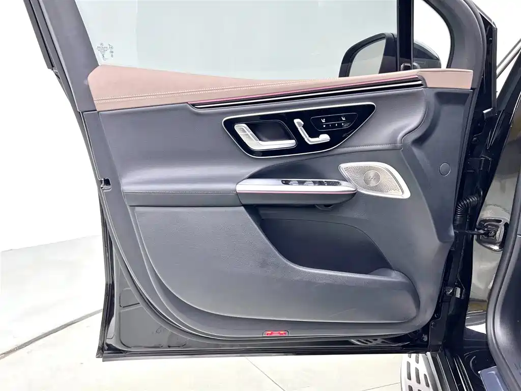 Mercedes-Benz EQE SUV 2024 — фото 12