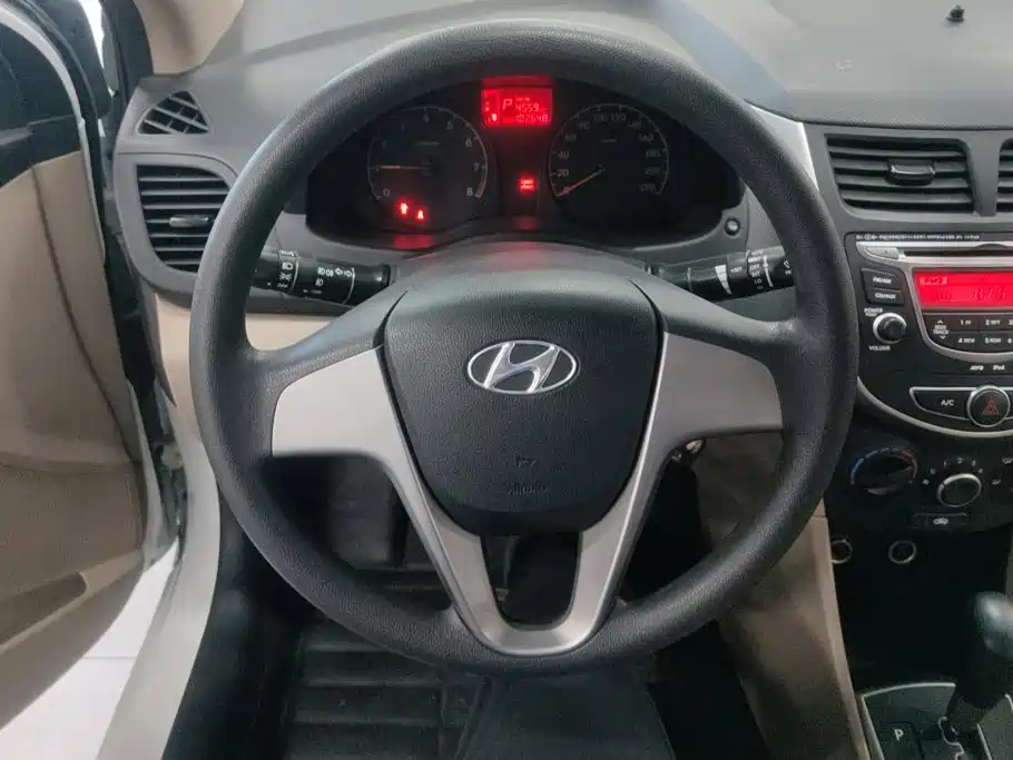 Hyundai Accent 2016 — фото 15